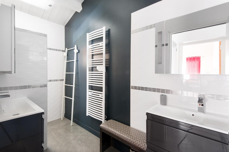 Bathroom 1, Villa Ensoleillee, Charente-Maritime