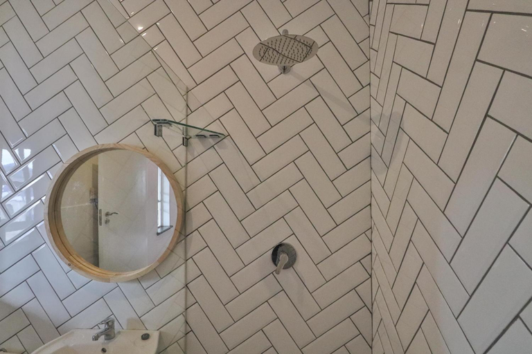 Bathroom 3, Thistle Hotel, Umgungundlovu