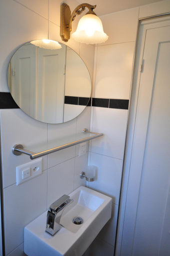Bathroom 2, Lake View Chalet, Interlaken