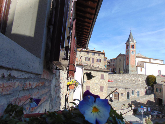 Others 2, Fra I Mesi, Arezzo