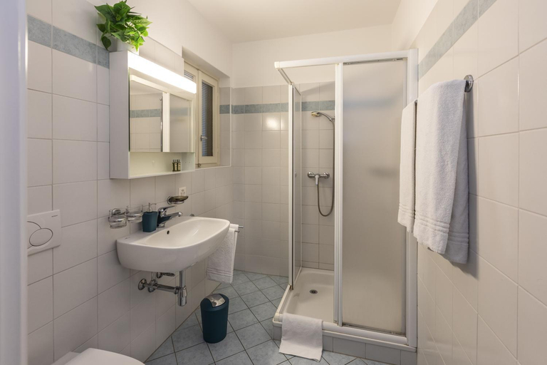 Bathroom 2, Garden Hotel Primavera, Locarno
