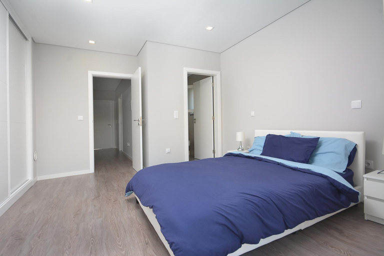 Others 5, Paradise Terrace House, Sesimbra