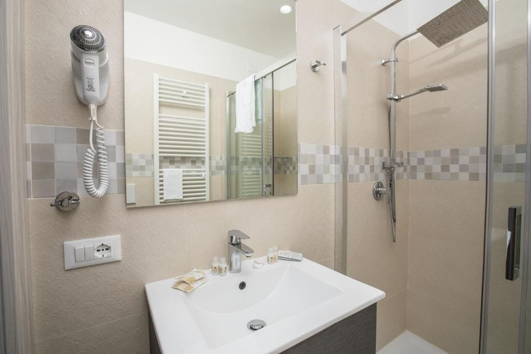 Bathroom, Hotiday Vieste Lungomare, Foggia