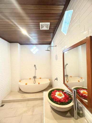 Bathroom 20