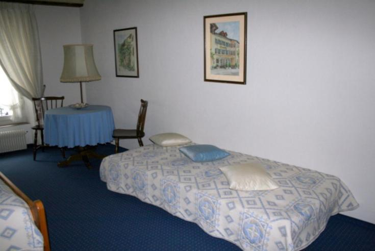 Bedroom 2, Hotel zum alten Schweizer, Nidau