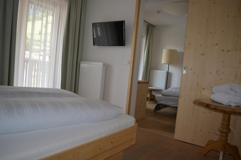Bedroom 2, Hotel Schoenblick, Bolzano