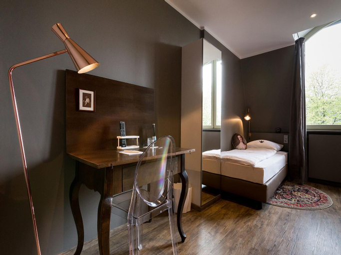 Bedroom 9