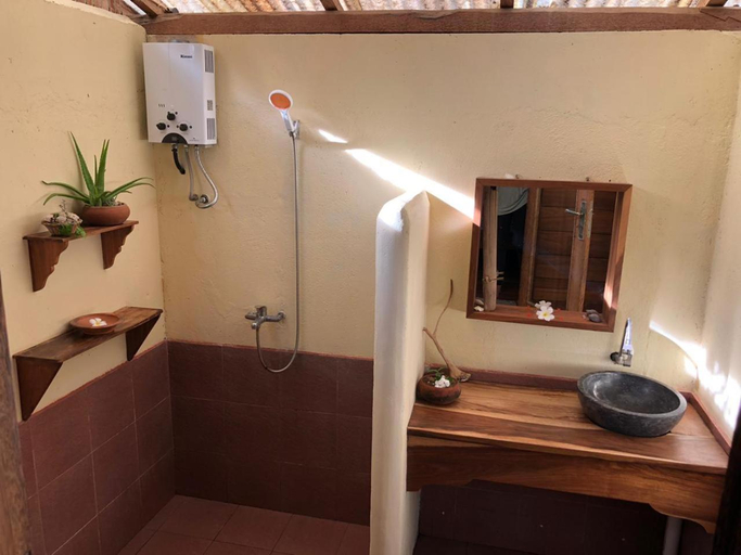 Bathroom 5, Harry's Ocean House Pacitan, Pacitan