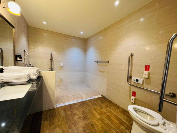 Bathroom 2, Jessamine Bay Hotel&Resorts, Pingtung