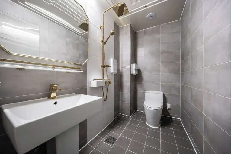 Bathroom 3, Zavolle Hotel, Suwon