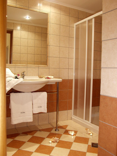 Bathroom 4, Di Palai, Ionian Islands