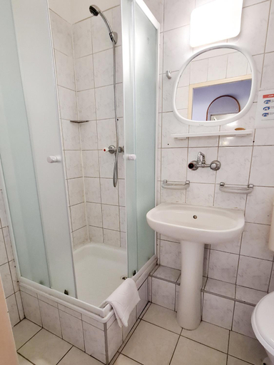 Bathroom 3, CKS Wroclaw - Centrum Konferencyjno-Szkoleniowe CS Natura Tour, Środa Śląska