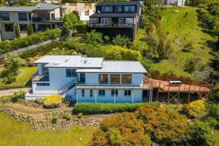 Exterior & Views 3, House on the Hill with a View-Sleeps 12, Hobart