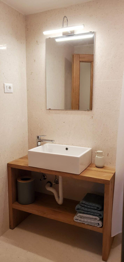 Bathroom 3, Lastin Dvor, Rogoznica