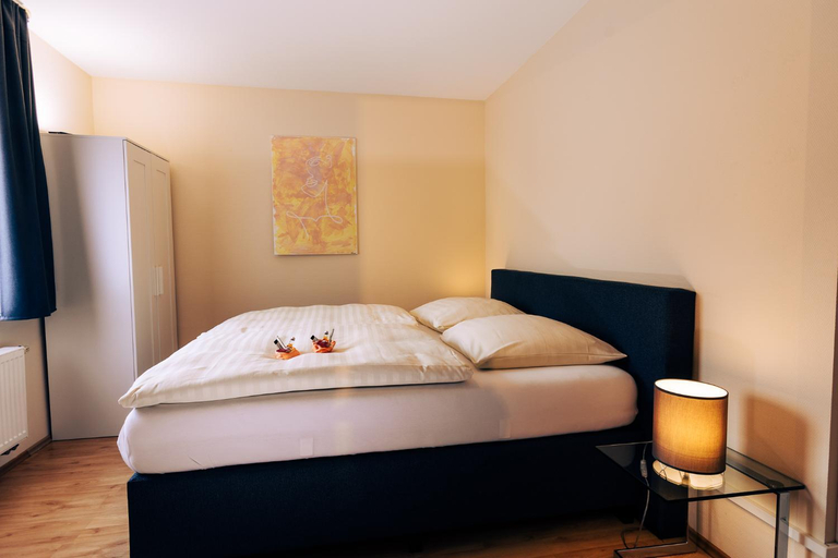 Bedroom 3, Hotel Restaurant Zagreb, Köln