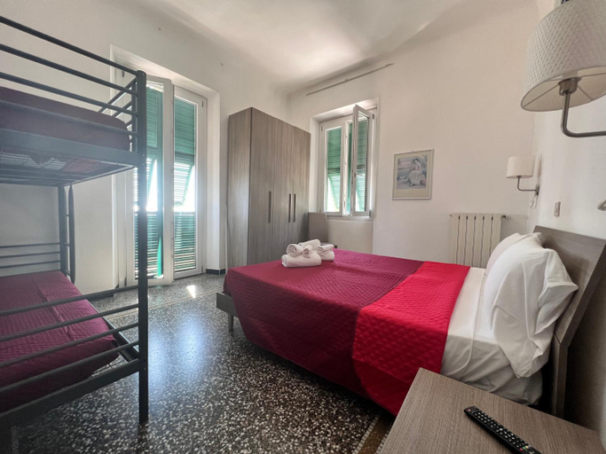 Bedroom 2, Hotel Monique, Savona
