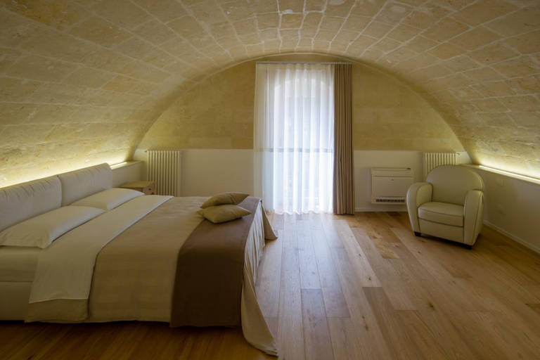 Others 3, B&B 4u, Matera