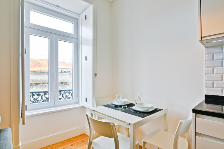 4, BmyGuest - Arroios Cosy Apartment, Lisbon