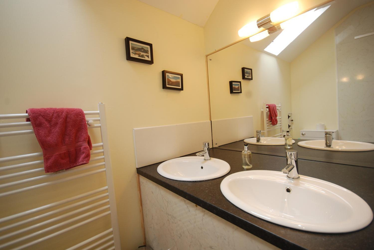 Bathroom 3, Bonawe House Holiday Cottages, Argyll and Bute