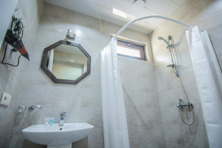 Bathroom 3, Boutique Hotel BelleVue, Signagi