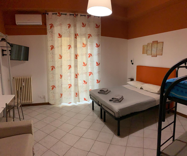 Others 2, marconi 22 rooms, Bologna