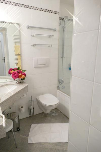 Bathroom 16