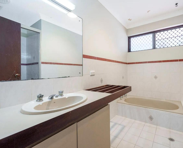 Bedroom 4, Long Term Stay FiFO Queen Size Bedroom Near Sawn River City Fremantle University, Melville