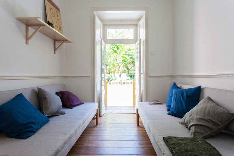 Bedroom 3, Caraujo Apartments, Lisbon