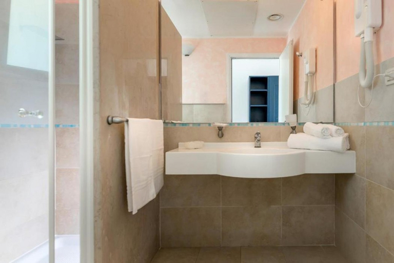 Bathroom 4, Hotel Villaggio Stromboli, Vibo Valentia