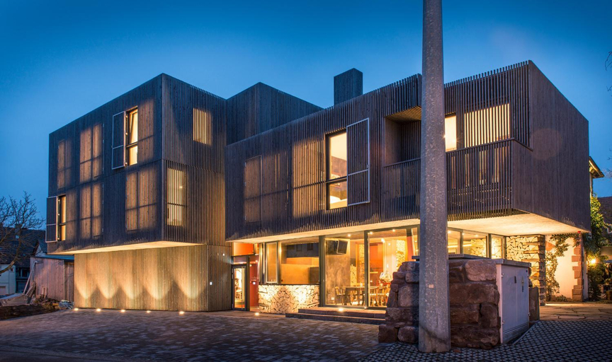 Exterior & Views