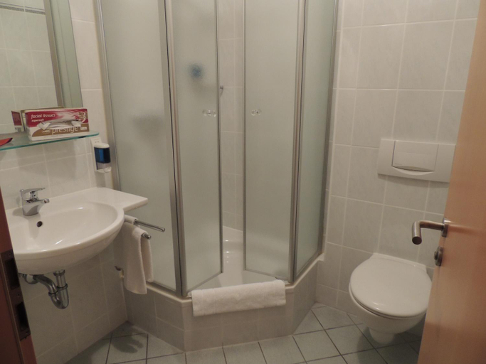 Bathroom 3, Hotel-Gasthof Eberherr, Ebersberg