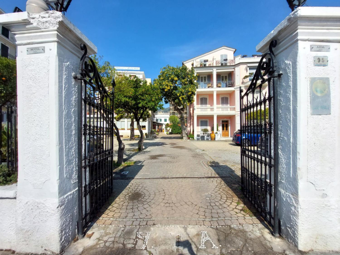 Exterior 12