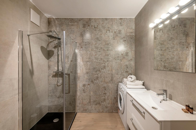 Bathroom 2, ShortStayPoland Pileckiego, Warsaw