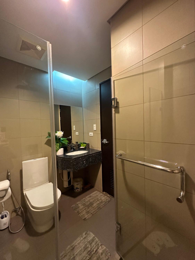 Others 2, Condo in BGC near Grand Hyatt Hotel, Taguig