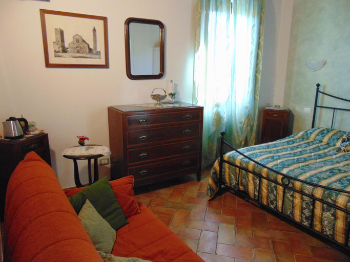 Others 3, Fra I Mesi, Arezzo