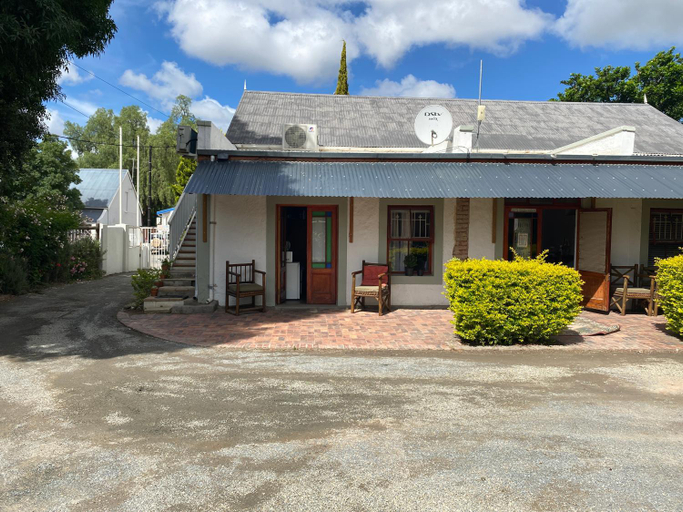 Exterior & Views 1, Leo Guest House, Cape Winelands