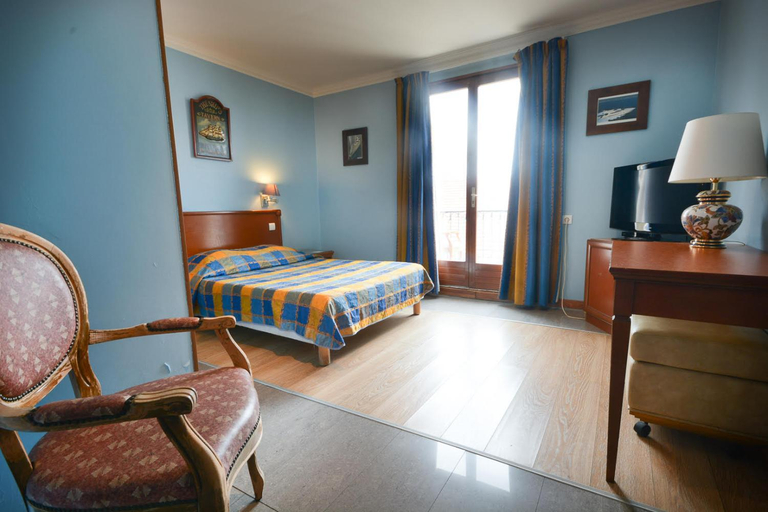 Others 3, Baccarat Hostel, Alpes-Maritimes