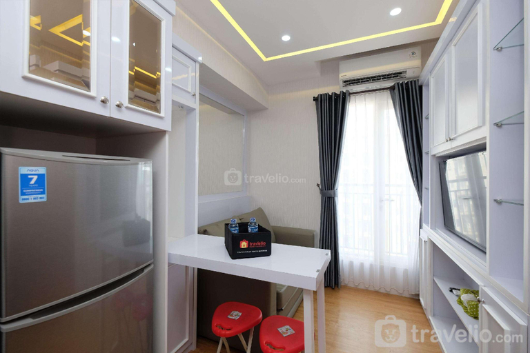 Dining Room 4, Fancy and Nice 2BR @Podomoro Golf View By Travelio, Bogor
