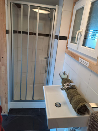 Bathroom 2, Lake View Chalet, Interlaken