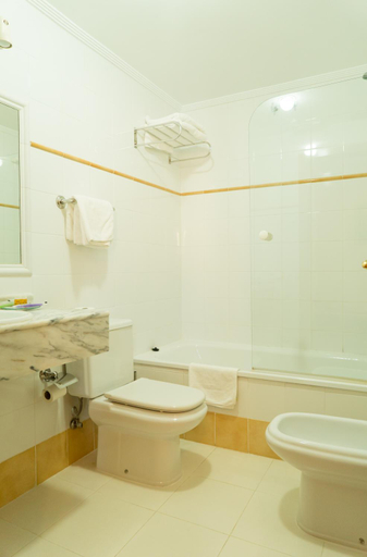 Bathroom 2, Hotel Jacobeo, Burgos