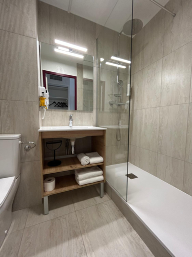 Bathroom 3, Logis Hotel De La Clape, Aude