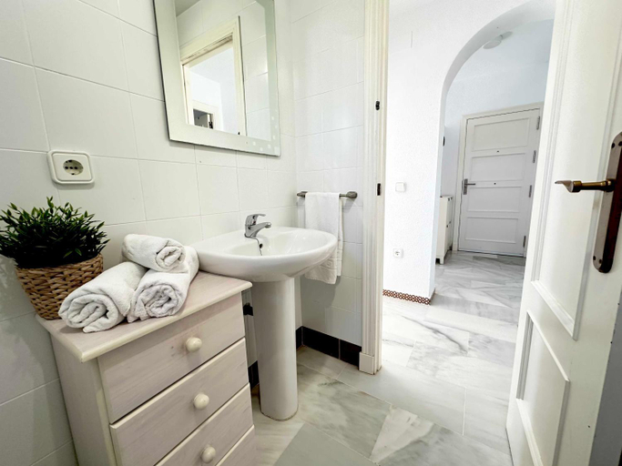 Bathroom 2, Sancti Petri Marinero, Cádiz