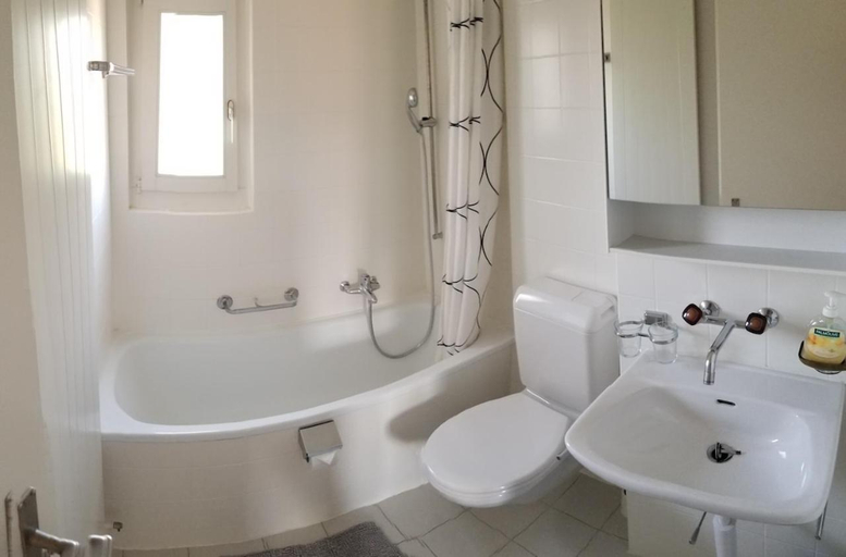 Bedroom 4, HSH Weber - 2 Bedroom Suite Apartment with Office, Salon and Kitchen in Bern by HSH Hotel Serviced H, Bern
