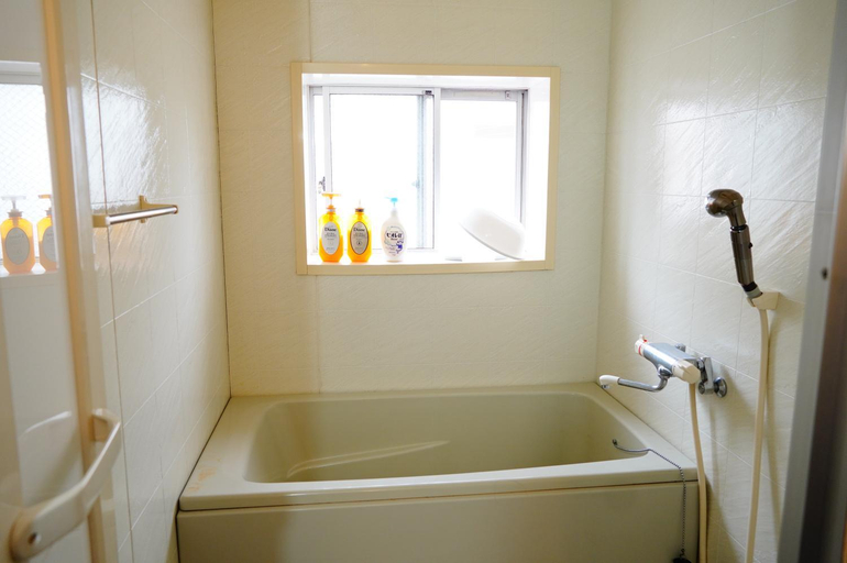 Bathroom 3, MINPAKU-P 民泊p, Tajiri