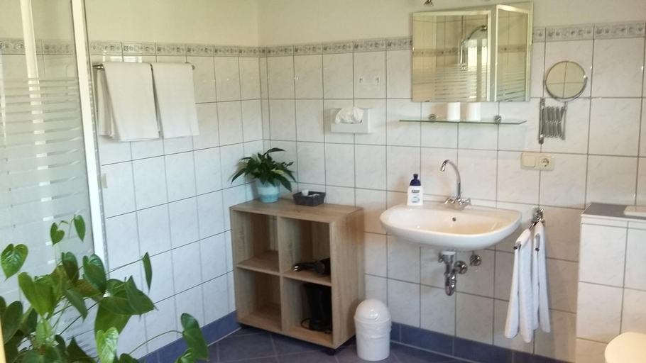 Bathroom, Gastehaus Attenhauser, Garmisch-Partenkirchen