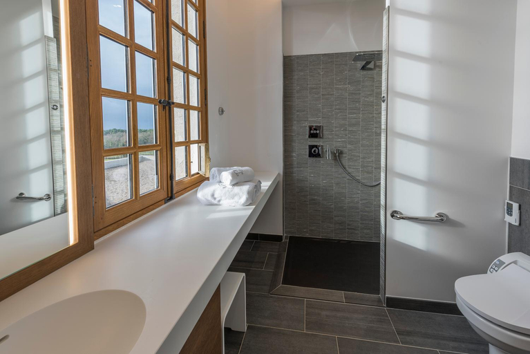 Bathroom 2, Chateau Prieure Marquet, Gironde