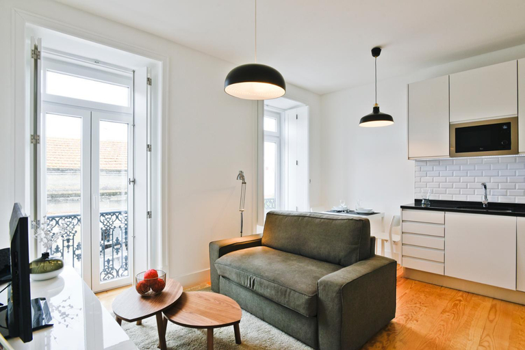 3, BmyGuest - Arroios Cosy Apartment, Lisbon