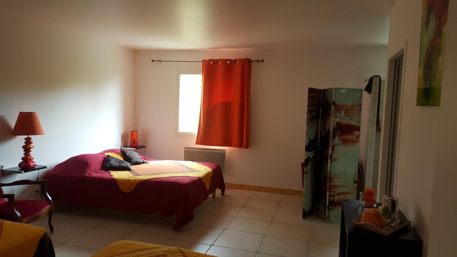 Bathroom 4, La Colline des Endrevies, Dordogne