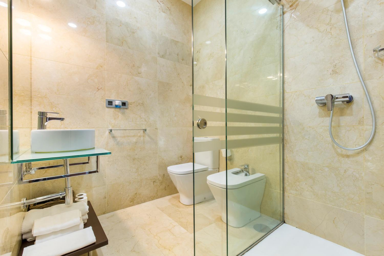 Bathroom 3, Siloe Plaza, Granada