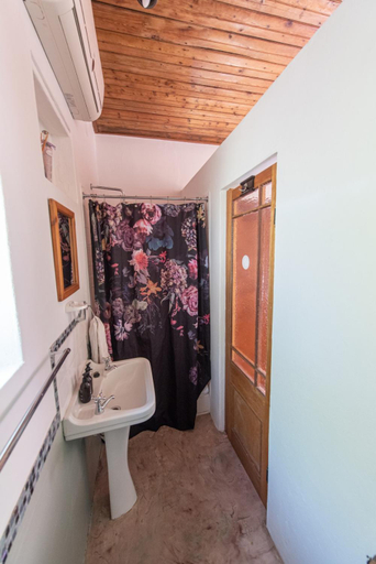 Bathroom 3, Leo Guest House, Cape Winelands